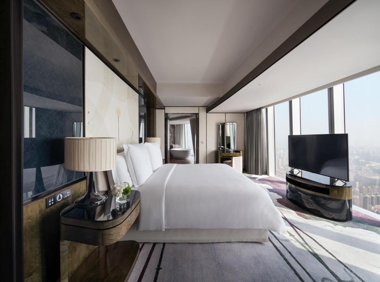 Four Seasons Hotel Гуанджоу Екстериор снимка